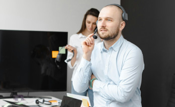Helpdesk worker